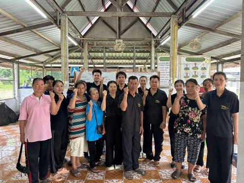 🖤ร่วมกับวิทยากรกระบวนการกองทุนแม่ของแผ่นดิน ครู ค ดำเนินการขับเคลื่อนกิจกรรมฟื้นฟูศักยภาพหมู่บ้านกองทุนแม่ของแผ่นดินฯ ณ บ้านเฉลิมราชย์ ม.9 ต.สองคอน🖤